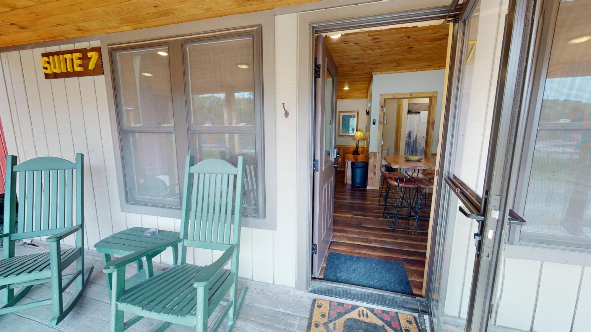 Rough Cut Hotel Gaines