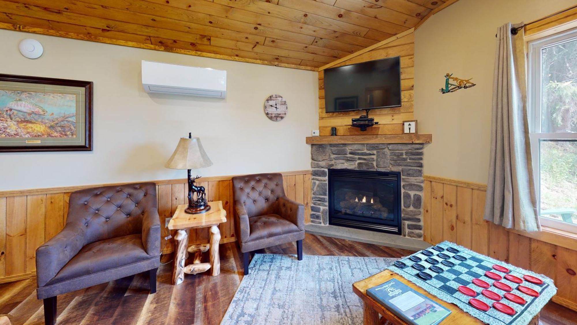 Rough Cut Hotel Gaines